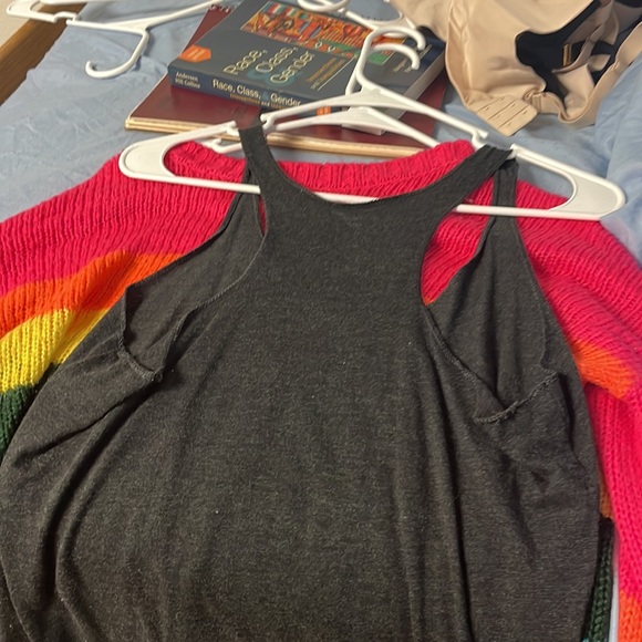 Its not a phase tank top - Picture 2 of 2